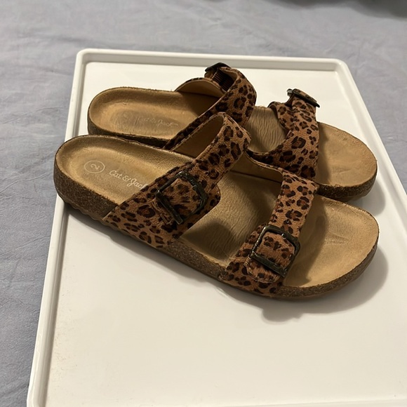 Target kids cat & jack leopard print sandals lightly used - Picture 2 of 2